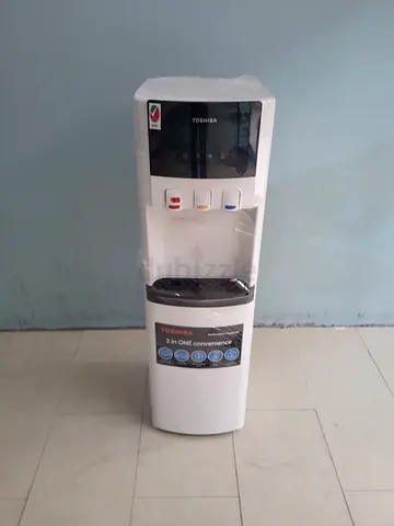 Bottom load water dispenser