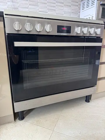 BOSCH- Used 5 Burner Gas Cooker with Glass Cover