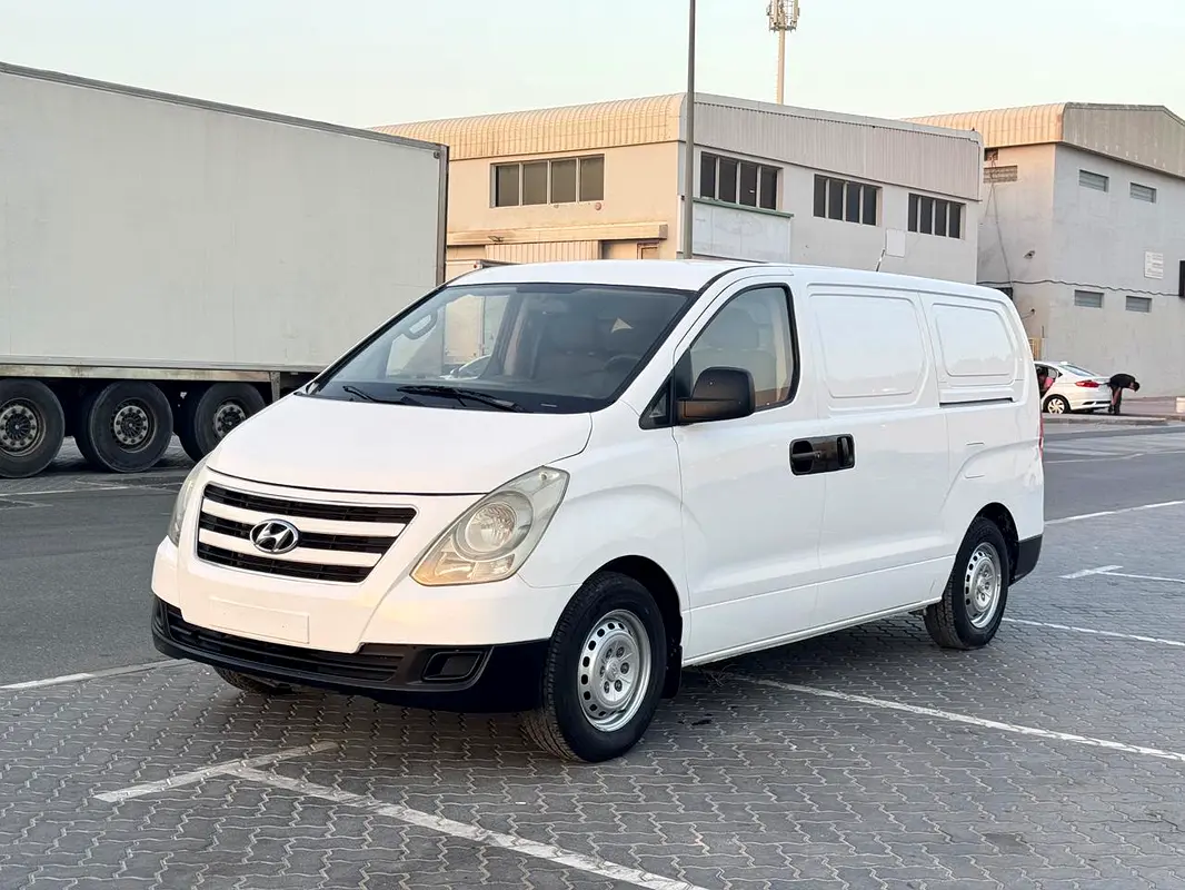 hyundai-h1-2018-9-seater-passenger-van-petrol-auto-rwd-472083691261798402