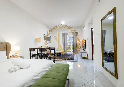 Huge Studio next to Dubai Marina Walk, 7 minutes walk to metro - Parking, Pool and Gym
