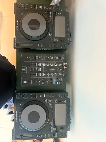Pioneer CDJ-900s and DJM 450 Mixer and Travel Cases