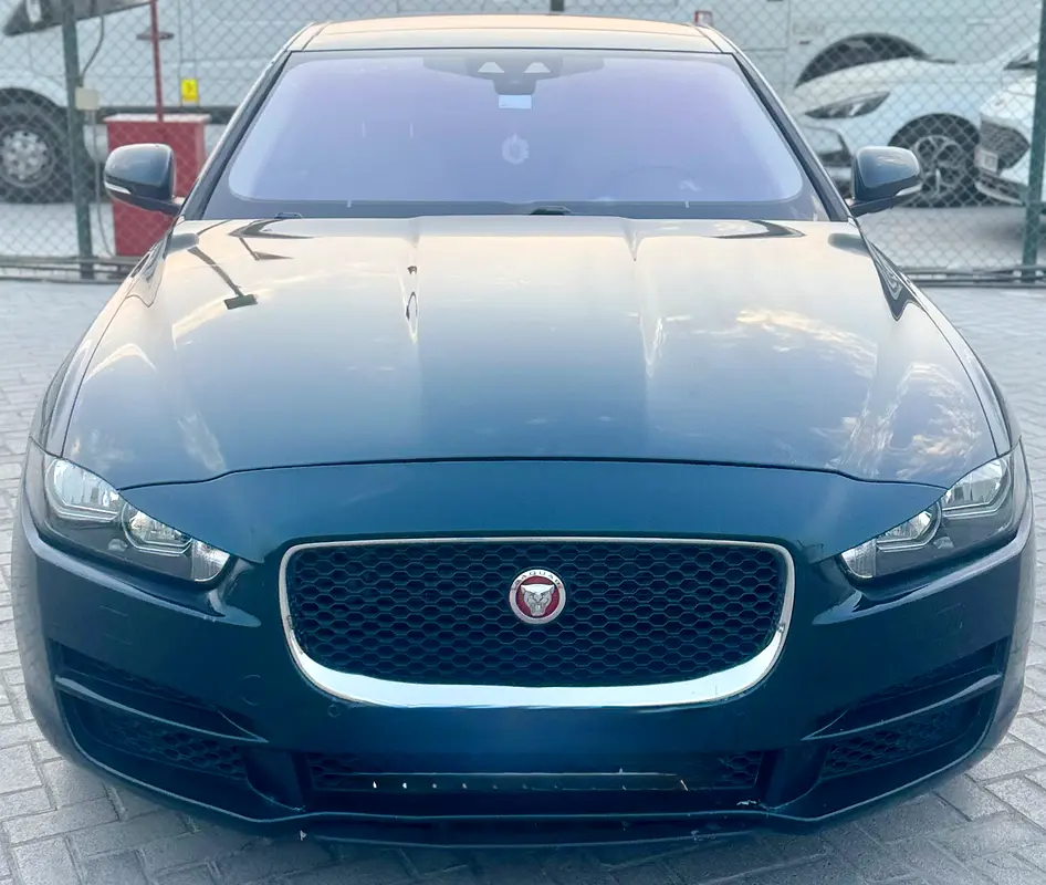 Jaguar XE 2017 — photo 1 of 14