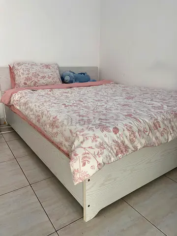Queen bed with mattress