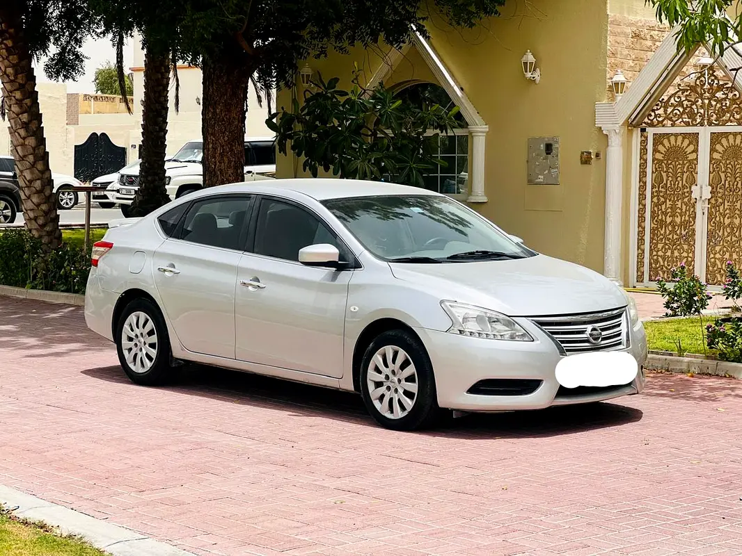 Nissan Sentra 2017 — photo 1 of 11