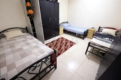متاح سراير في نهدة الشارقه مقابل صحاري سنتر مباشر 3 في الغرفه