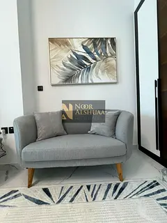 LARGE STUDIO WITH POOL / FULL UTILITIES AVAILABLE