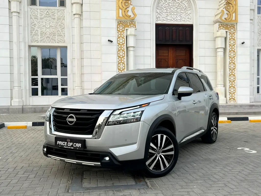 Nissan Pathfinder 2023 — photo 1 of 20