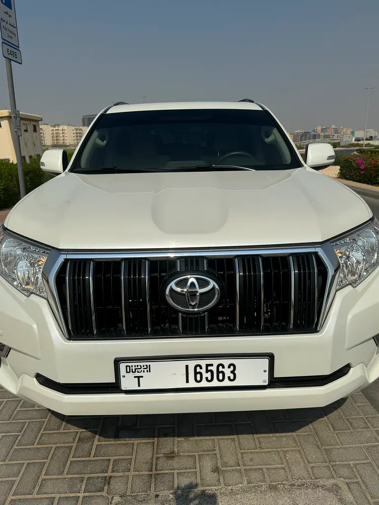 Toyota Prado 2023 — photo 1 of 17