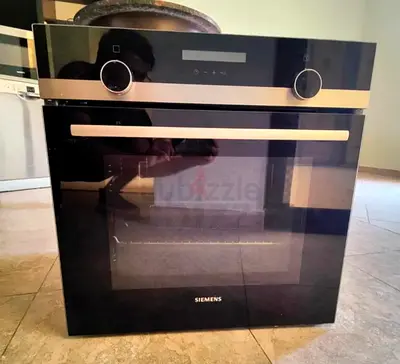 Siemens iQ500 built-in electric oven in a sleek black and stainless steel/ 60Cm