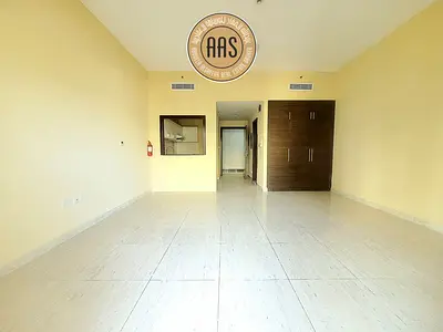 Huge Studio ! Faimly Bulding! Prime location! Near to Market