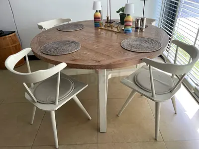 Expandable dining table and 4 chairs