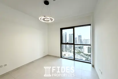 Corner Spacious unit l Multiple Cheques