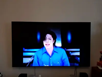 SAMSUNG Smart TV 75-inch Screen