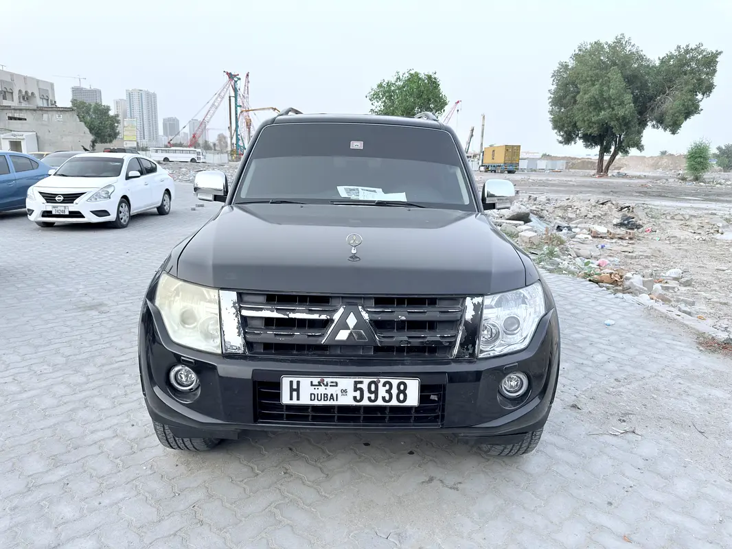 Mitsubishi Pajero 2013 — photo 1 of 15