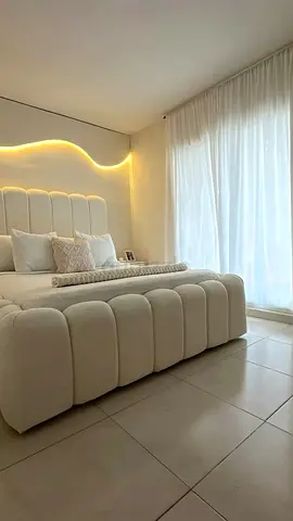 Modern upholstered king-size bed with padded headboard (cream)