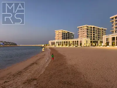 شقة فاخرة بغرفة نوم واحدة بإطلالات خلابة على الواجهة البحرية | ٥٠,٠٠٠ درهم إماراتي سنويًا