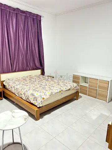 ((Ladies only))Ready to move furnished room available without commission