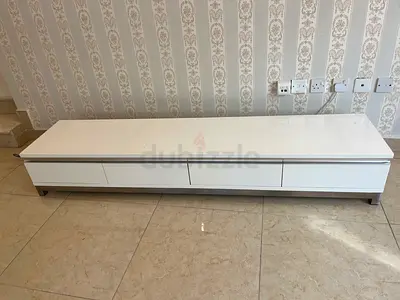 Low white lacquer TV cabinet with drawers - modern minimalist