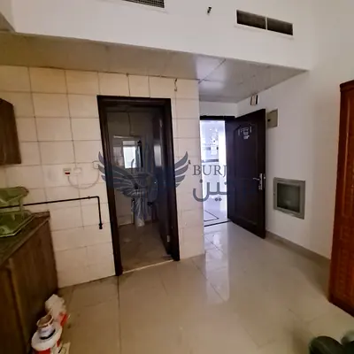 Spacious studio flat available in Al nabba central ac and gas family building with free parking
