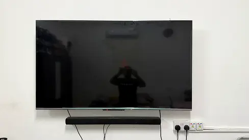 skyworth 65 Android voice control Smart TV wall-mounted with soundbar - Good working condition with