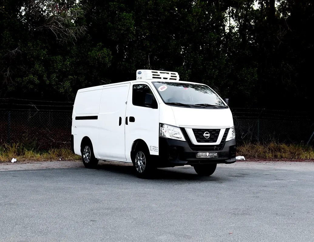 Nissan Urvan 2022 — photo 1 of 17