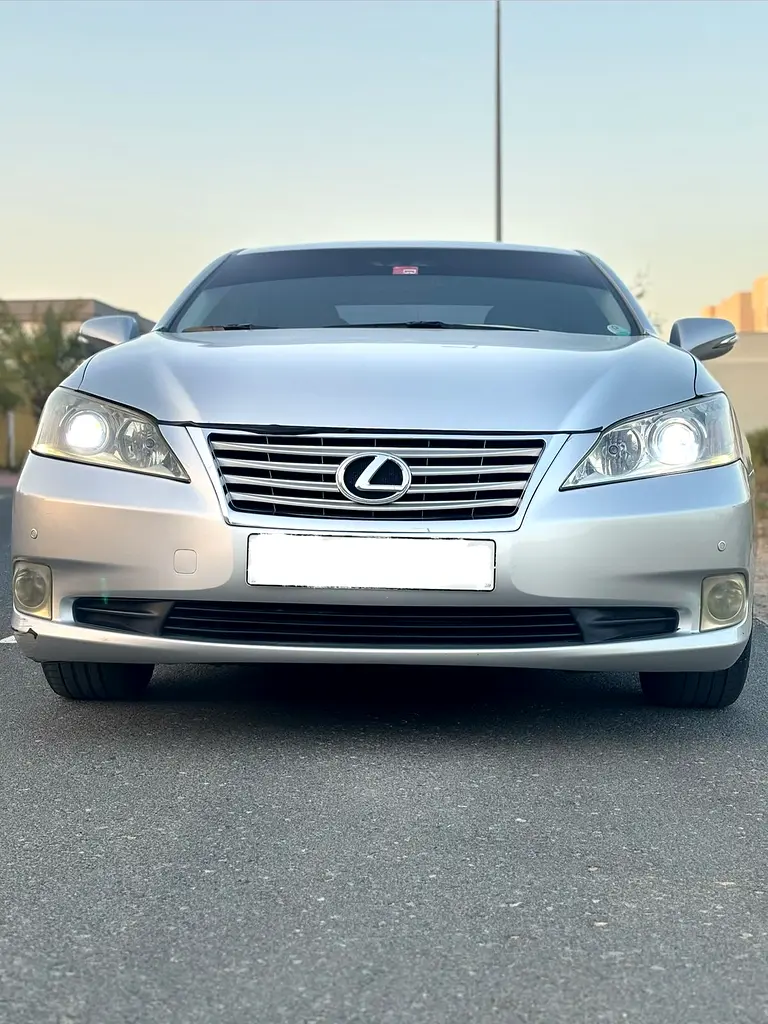Lexus ES-Series 2011 — photo 1 of 4