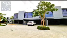 Modern 4BR Townhouse in Robinia, Massar