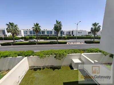 Well- maintain 5 bhk |maid room| Single Row