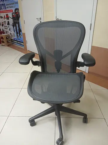 For Sale Herman Miller Remastered Office Chair Size B And ergonomic