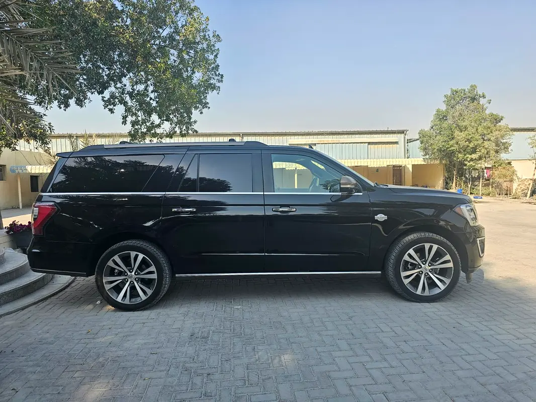 Ford Expedition 2021 — photo 1 of 8