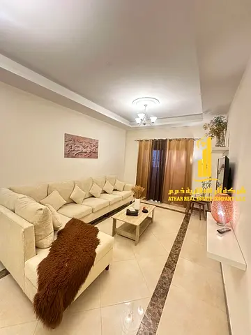 شقة غرفة و صالة مفروشة للايجار الشهري في عجمان - الروضة 2✔️ شامل الفواتير و الإنترنت ⚡📶 مجهزة بالكامل بفرش أنيق و مرتب  بتصميمات عصرية !