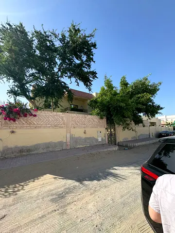 فيلا كبيرة و واسعة للايجار السنوي في منطقة الصبخة | قريبة من عجمان | طابقين | 8 غرف و 5 حمام | حوش كبير 5 سيارت | جاهزة للسكن