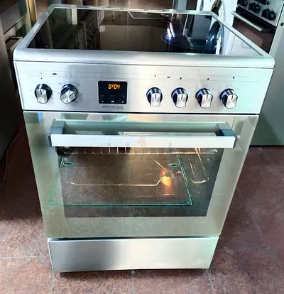 Daewio brand Steel Electric Ceramic Hob + Oven - Good Condition