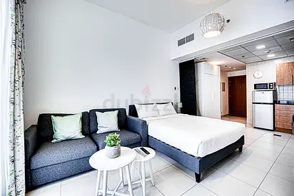 Canal View apartment in Marina