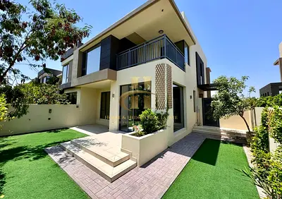 EXCLUSIVE | NEXT TO PARK | VACANT IN JULY