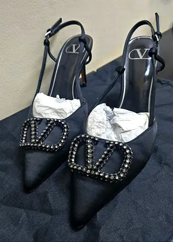 Valentino Garavani size 39-40 still new