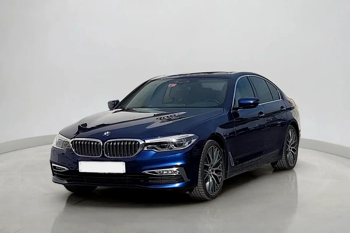 BMW 5-Series 2017 — photo 1 of 17