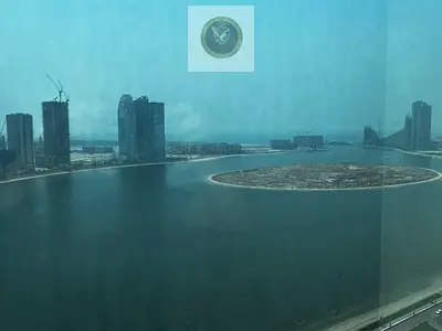 اطلاله بحريه وتكيف مجاني خزائن في الحائط