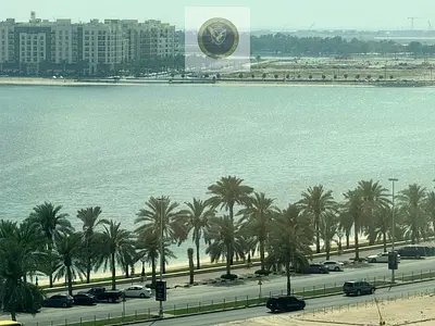 شقه غرفتين وصاله مساحات واسعه اطلاله بحريه مفتوحه جيم   مجانا صيانه مجانيه تسهيلات بالسداد قريب مطعم الطربوش السوري وقريب للكورنيش