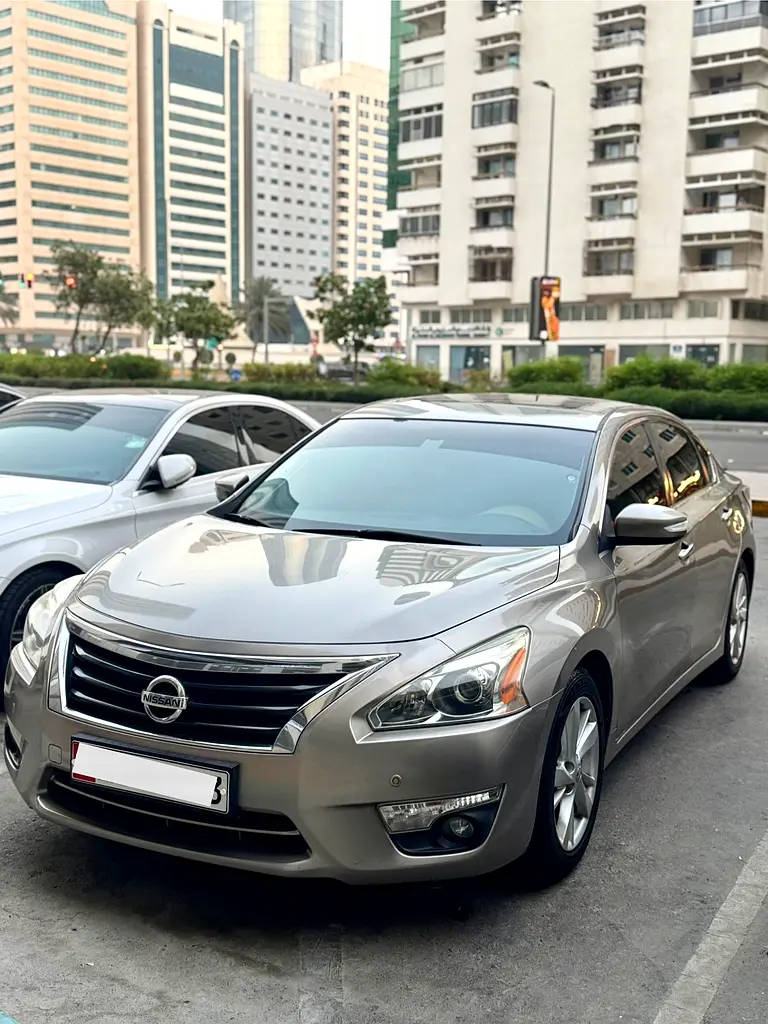 Nissan Altima 2014 — photo 1 of 8