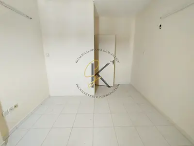 Lavish 1 BHK available in muwaliah full of family building for contact Babar