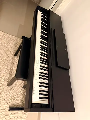 Yamaha digital piano with bench - slim console style - shipping within Dubai included