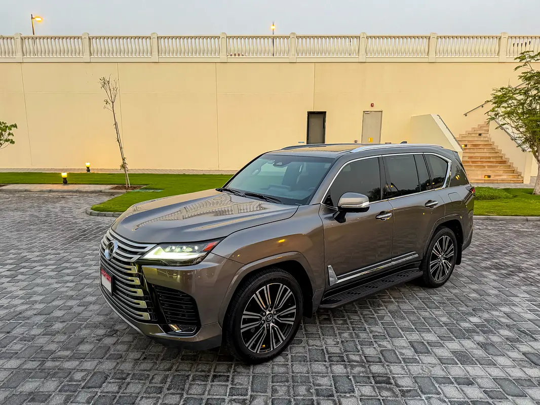 Lexus LX-Series 2025 — photo 1 of 14