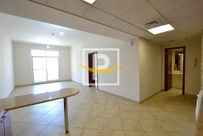 Pool &amp; Garden Facing | Spacious Apt| Bright Unit