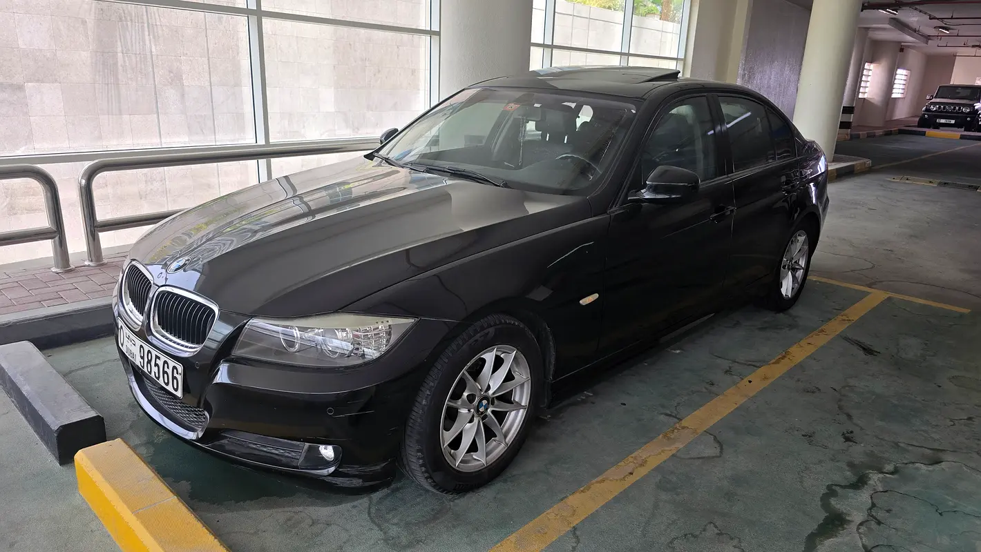 BMW 3-Series 2011 — photo 1 of 7