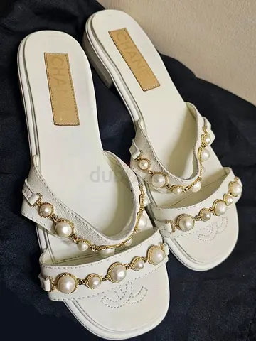 CHANEL Sandals. Size 39.leather.