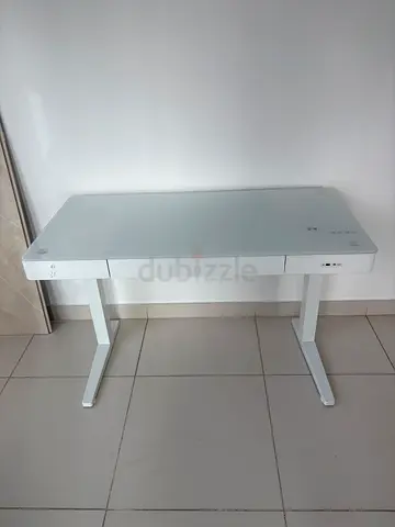 white desk / computer table -