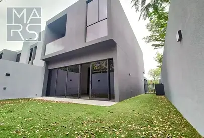 The Modern-Living 3BR Corner Townhouse 140K Robinia