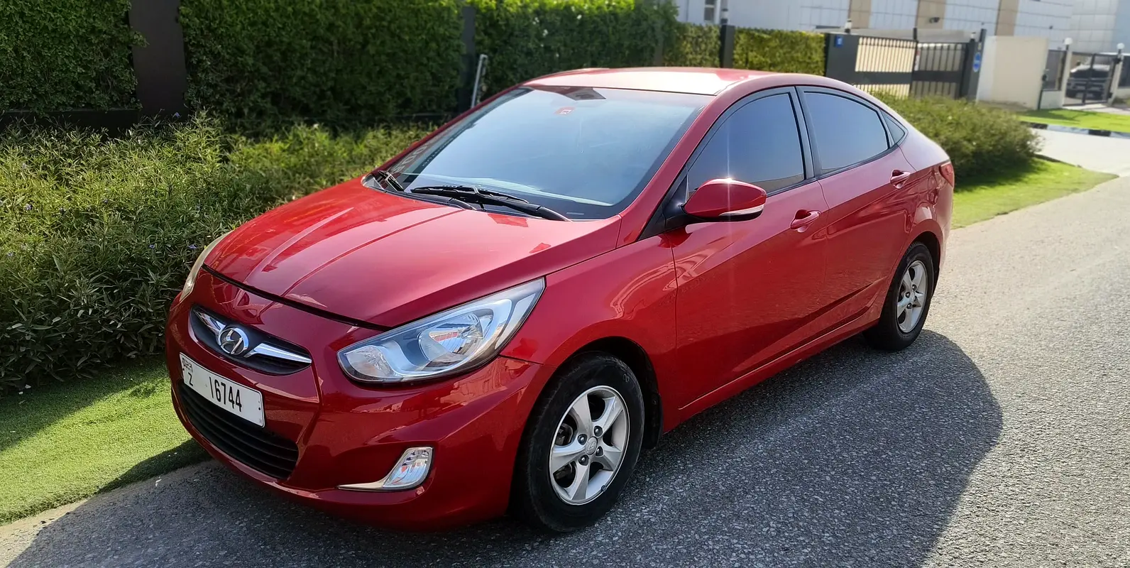 Hyundai Accent 2014 — photo 1 of 6