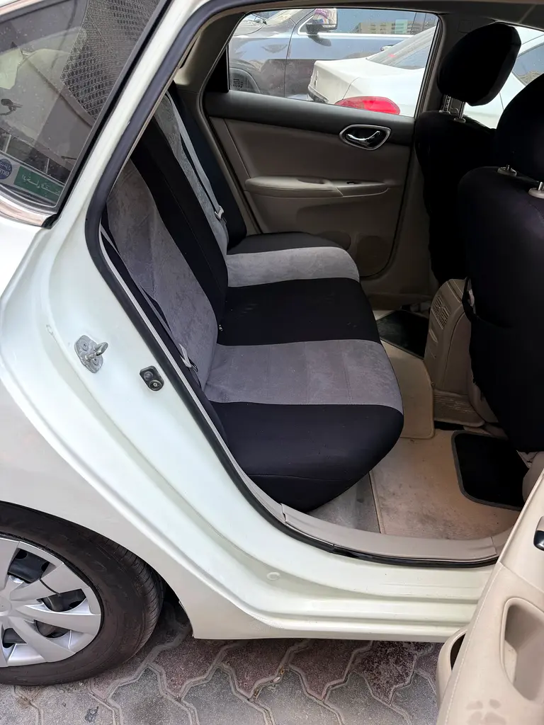 Nissan Sentra 2014 — photo 1 of 4